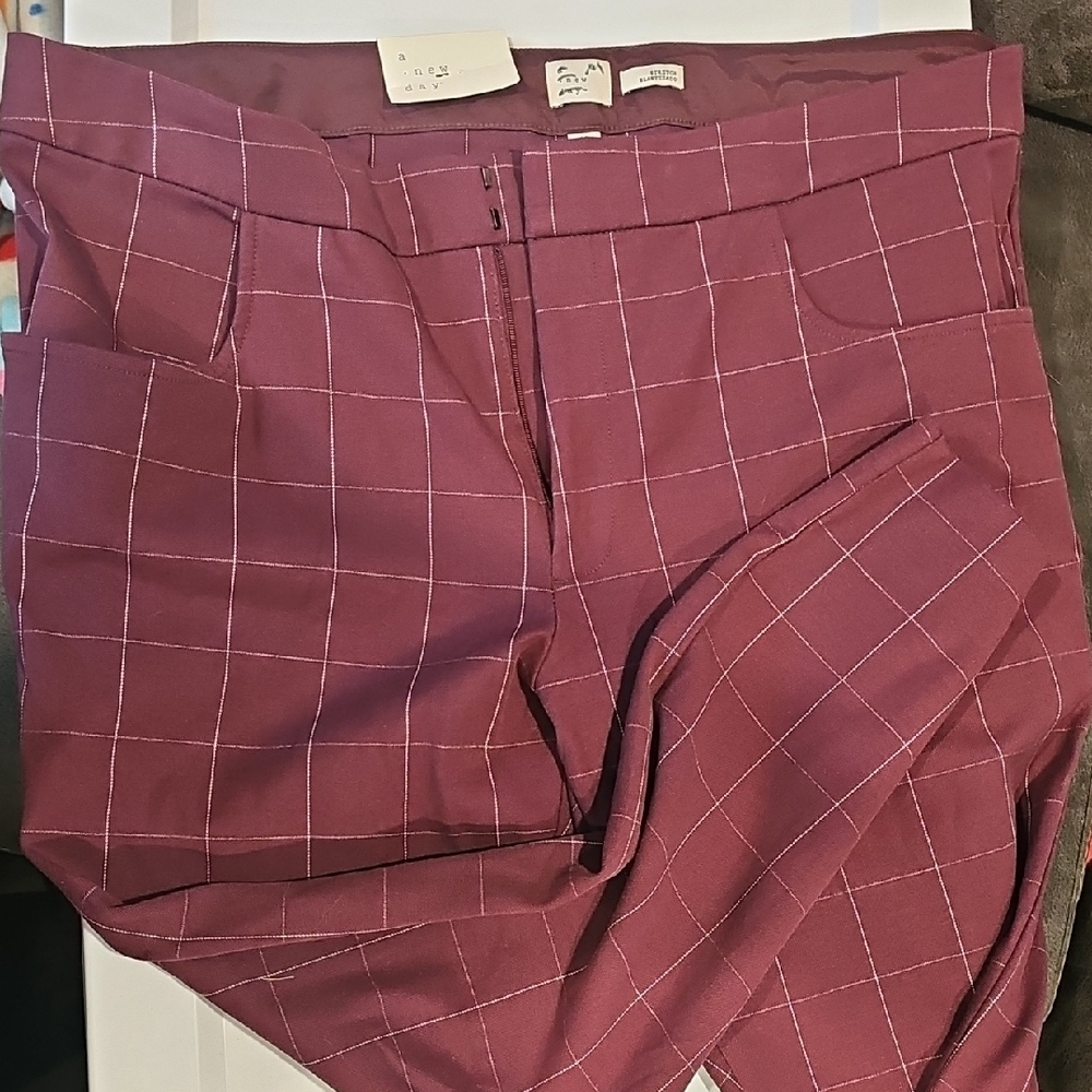 a new day Women's Cropped Pants in Burgundy Plaid